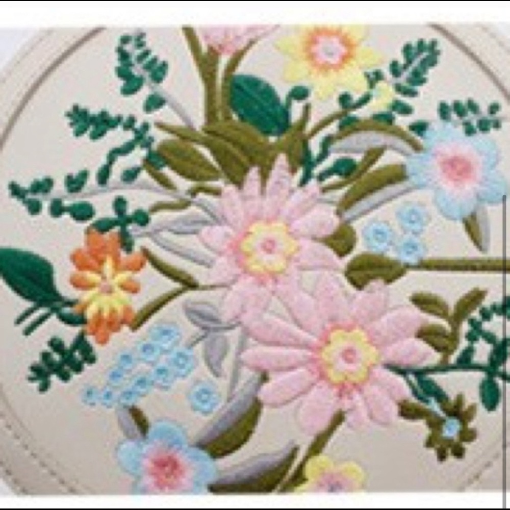 🎉HPX2🎉Nude Embroidery Floral Purse Vegan Leather - ONLY ONE LEFT!!! - Picture 4 of 4